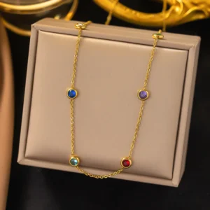 Bracelet doré avec pierres colorées