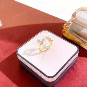 Bague dorée papillon