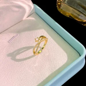 Bague dorée étoilée